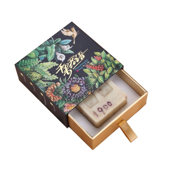 Vintage-Inspired Cosmetic PAckaging